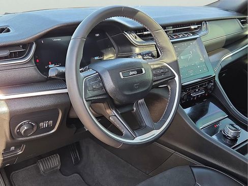 Used 2024 Jeep Grand Cherokee L Altitude AWD/4WD image 15