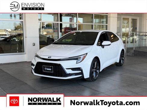 Certified 2024 Toyota Corolla SE FWD image 1