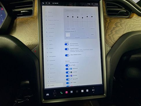 Used 2018 Tesla Model X 75D image 50