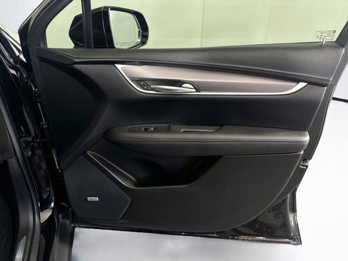 Used 2022 Cadillac XT5 Luxury w/ LPO, ONYX Package FWD image 31
