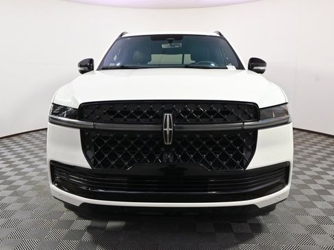 New 2025 Lincoln Navigator Reserve w/ Jet Appearance Package image 10