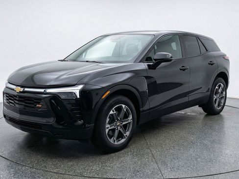 Used 2025 Chevrolet Blazer LT FWD image 3