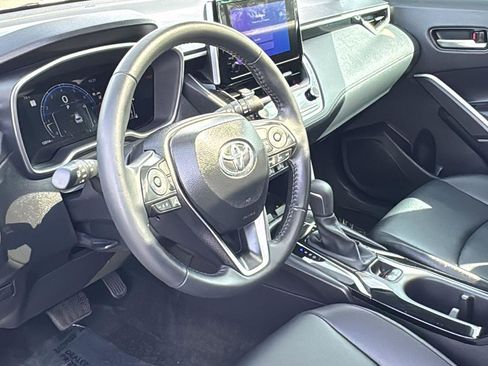 Certified 2025 Toyota Corolla Cross XLE image 23
