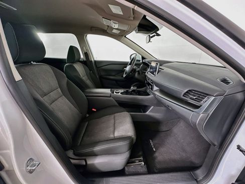 Used 2025 Nissan Rogue SV AWD/4WD image 30