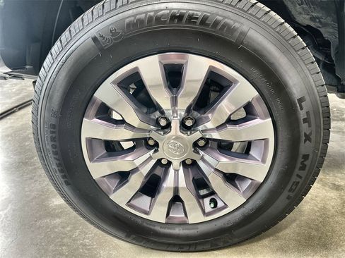 Used 2021 Toyota Tacoma TRD Off-Road image 19