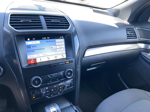 Used 2018 Ford Explorer XLT w/ Equipment Group 201A AWD/4WD image 20