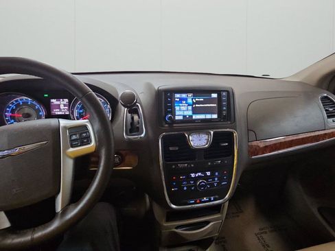 Used 2015 Chrysler Town & Country Touring-L w/ Driver Convenience Group FWD image 20