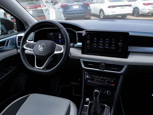 New 2026 Volkswagen Taos SE FWD image 23