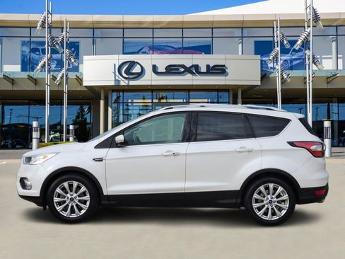 Used 2018 Ford Escape Titanium image 3