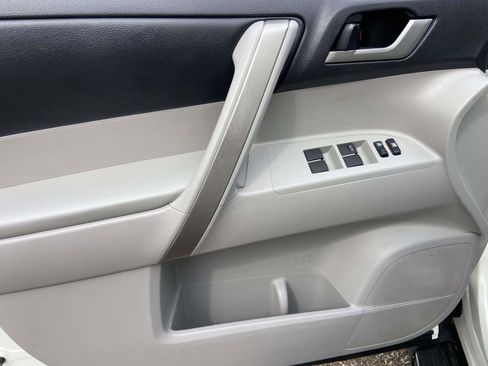 Used 2013 Toyota Highlander SE image 13