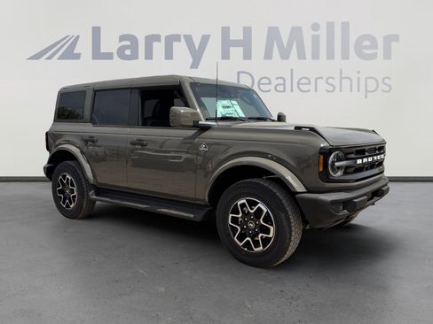 New 2026 Ford Bronco Outer Banks image 7