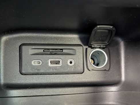 Used 2023 Chevrolet Equinox RS w/ RS Leather Package FWD image 18