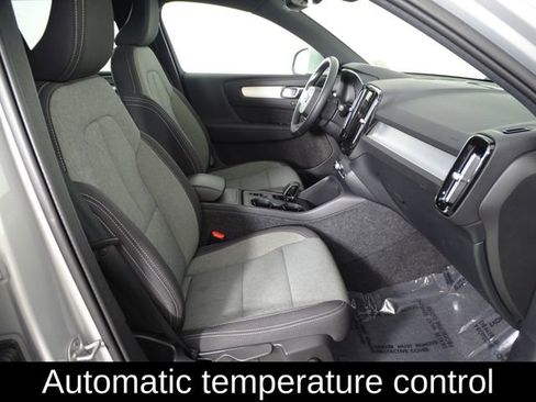 Used 2025 Volvo XC40 B5 Core AWD/4WD image 15