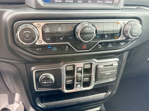 Used 2021 Jeep Wrangler Unlimited Sahara AWD/4WD image 15