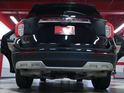 Used 2021 Ford Explorer XLT w/ Equipment Group 202A RWD image 32