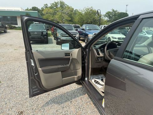 Used 2011 Ford Focus SE FWD image 13