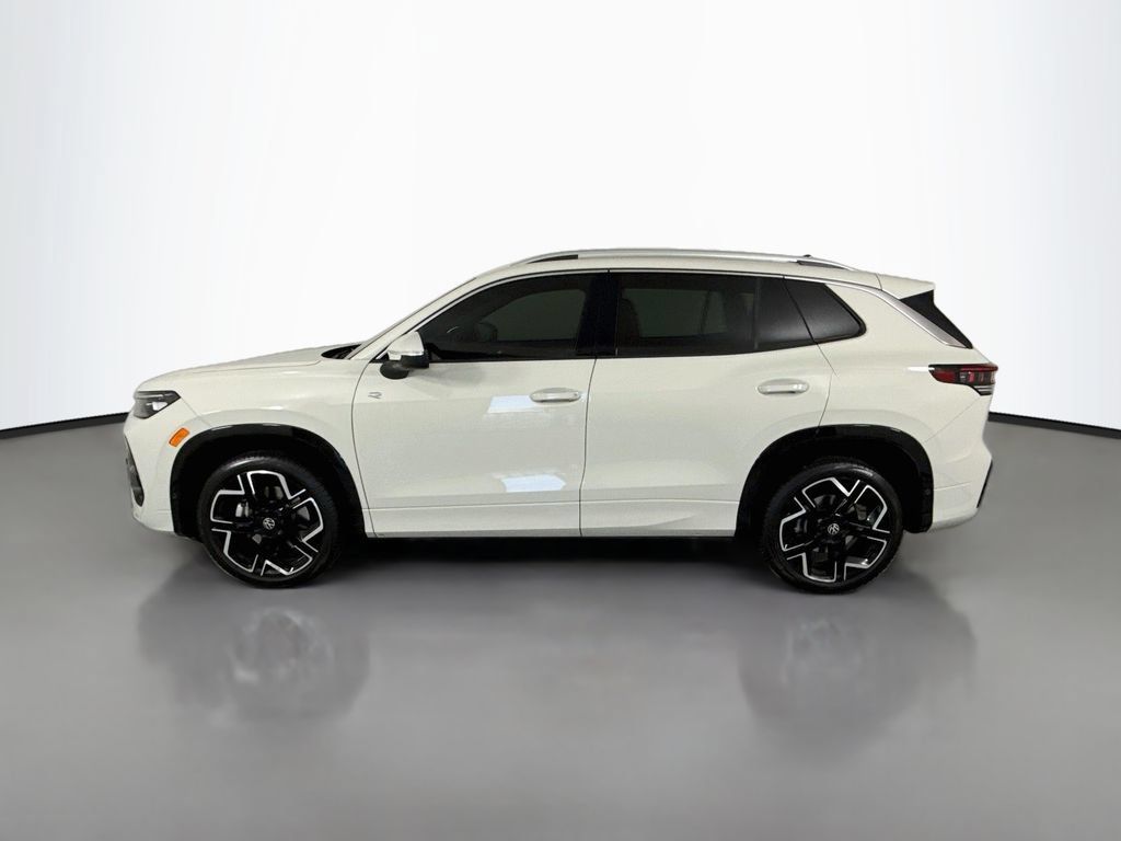 Used 2026 Volkswagen Tiguan SEL R-Line AWD/4WD image 2