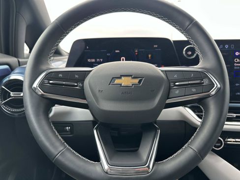 Used 2026 Chevrolet Equinox EV LT FWD image 19