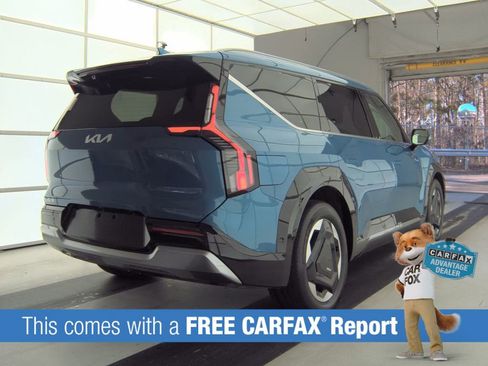 Used 2024 Kia EV9 Land image 2