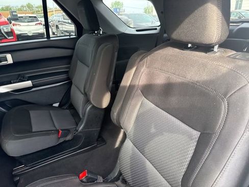Used 2023 Ford Explorer XLT image 25