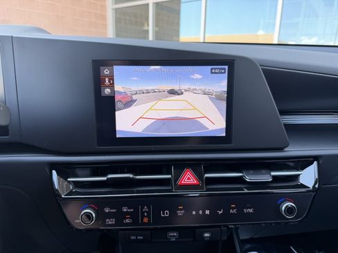 Used 2025 Kia Niro LX FWD image 19