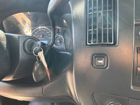 Used 2018 Chevrolet Express 3500 w/ Driver Convenience Package RWD image 18