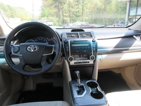 Used 2012 Toyota Camry LE image 10