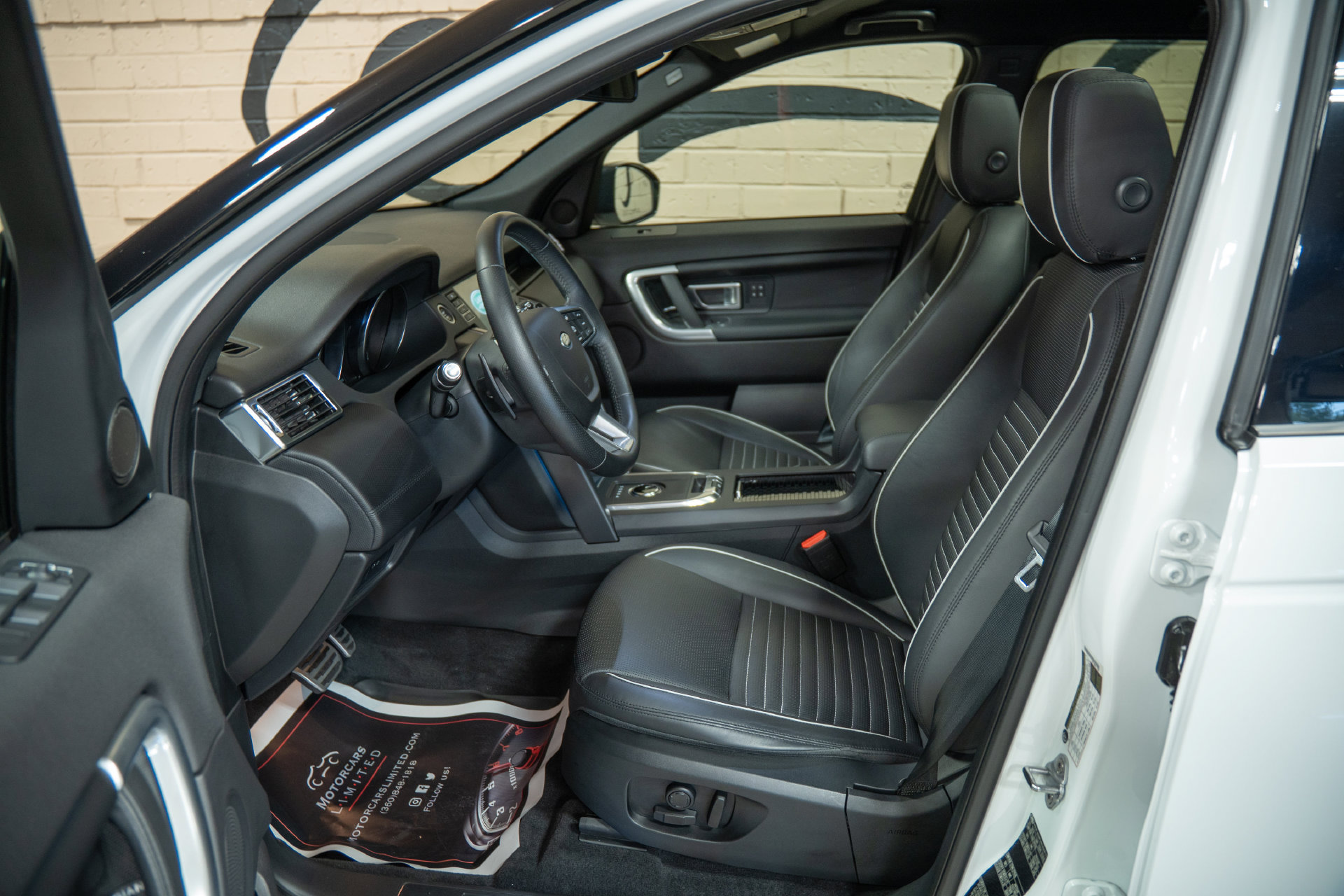 Used 2019 Land Rover Discovery Sport HSE Luxury AWD/4WD image 15