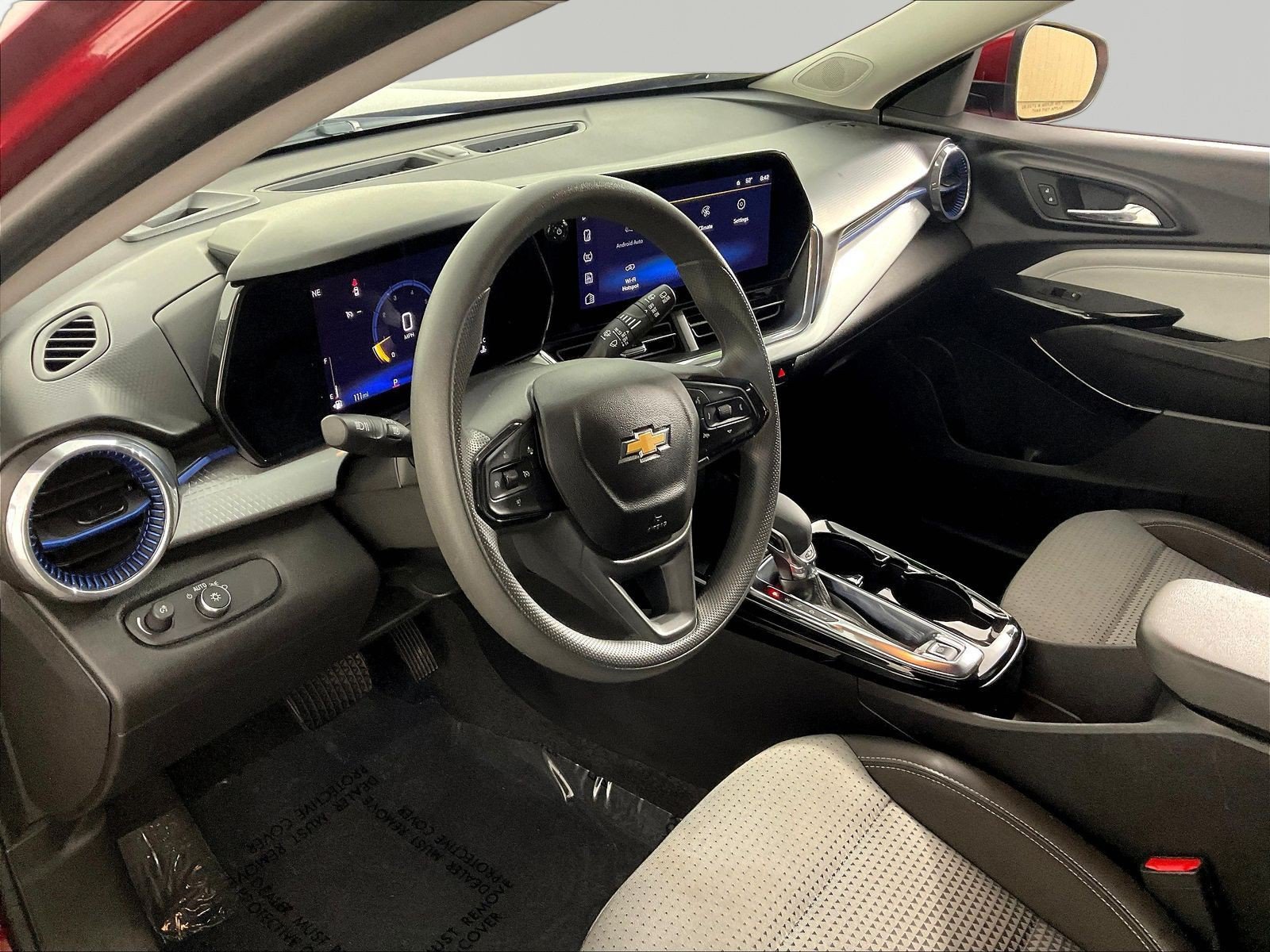 Used 2025 Chevrolet Trax LT FWD image 16