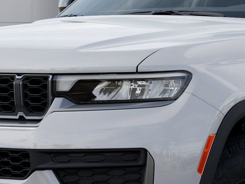 New 2026 Jeep Grand Cherokee Altitude AWD/4WD image 10