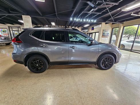Used 2018 Nissan Rogue SV AWD/4WD image 9