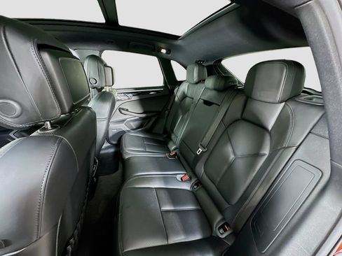 Certified 2022 Porsche Macan AWD/4WD image 24