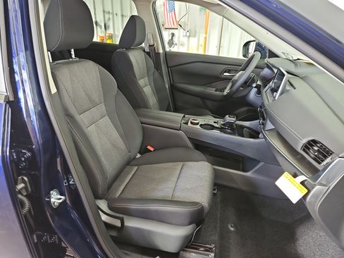 New 2026 Nissan Rogue SV w/ Cold Weather Package AWD/4WD image 9
