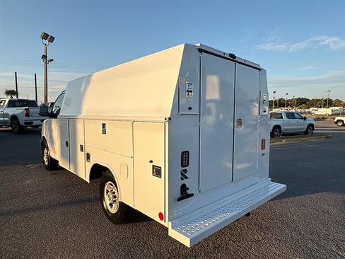 New 2025 Chevrolet Express 3500 w/ Power Convenience Package image 6