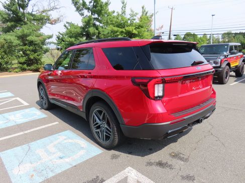 Used 2025 Ford Explorer ST-Line w/ Premium Package AWD/4WD image 7