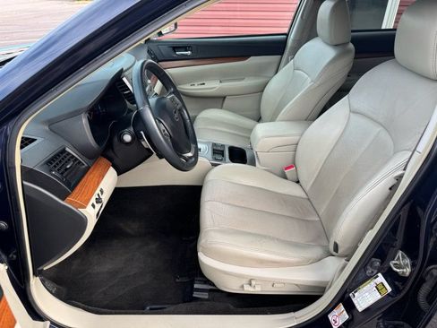 Used 2014 Subaru Outback 2.5i Limited w/ Moonroof Package AWD/4WD image 9