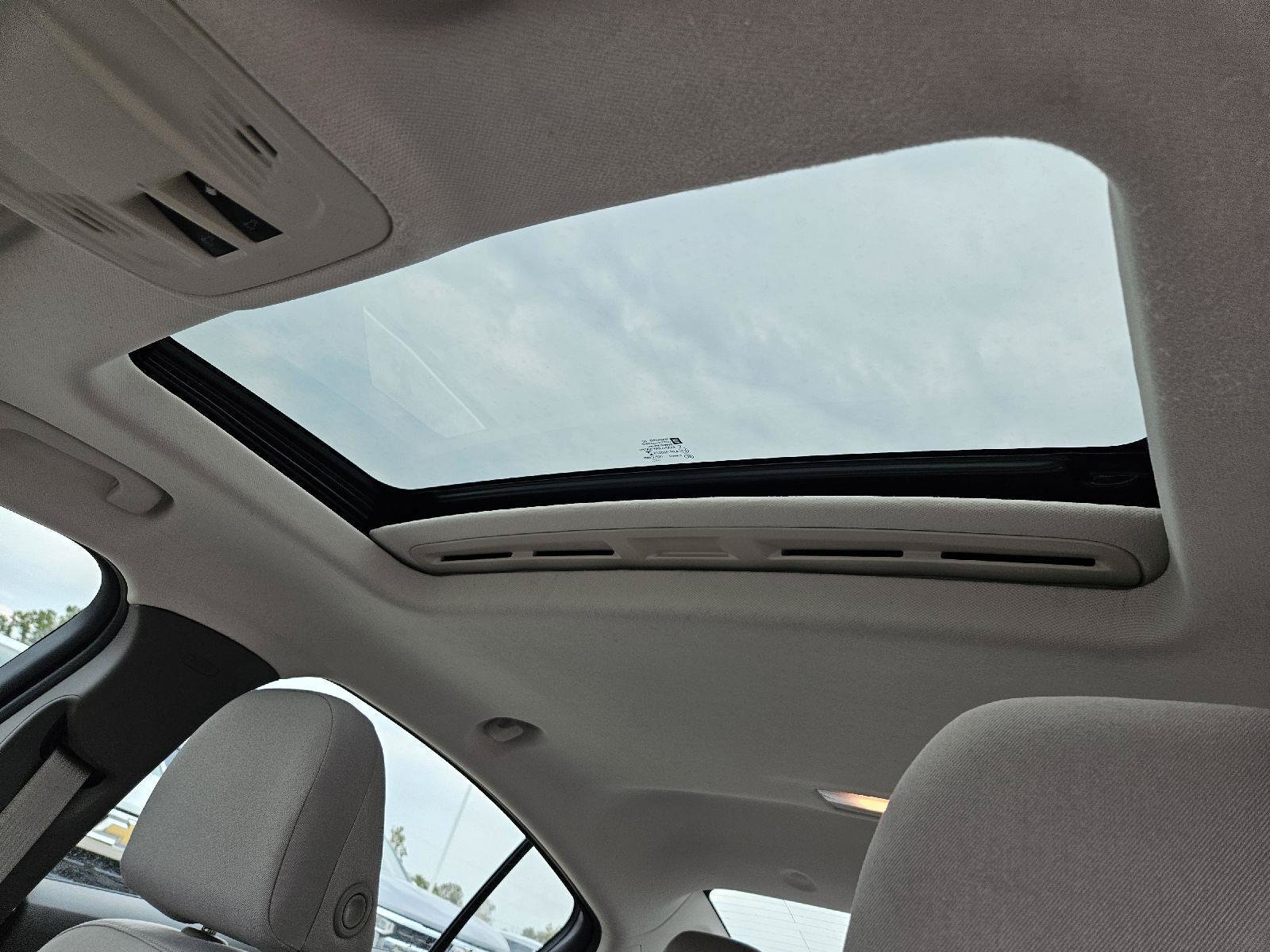 Used 2018 Chevrolet Cruze LT w/ Sun And Sound Package FWD image 11
