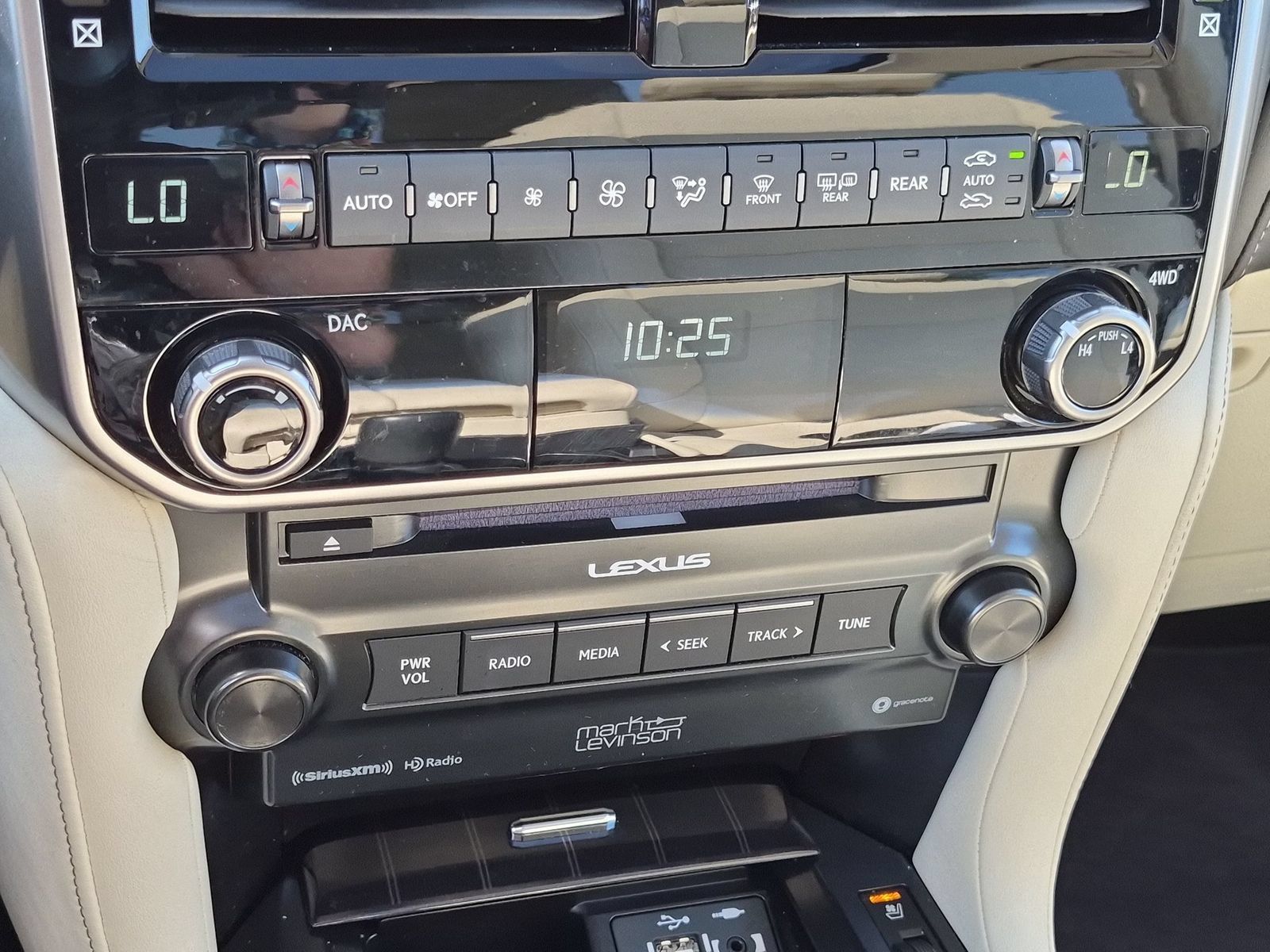 Used 2022 Lexus GX 460 Premium w/ Accessory Package AWD/4WD image 24