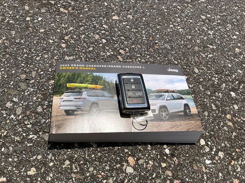 Certified 2023 Jeep Grand Cherokee Limited AWD/4WD image 10