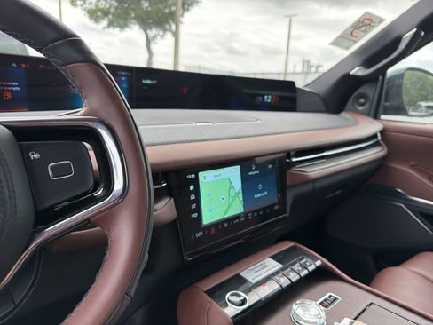 Used 2025 Lincoln Navigator Reserve image 22