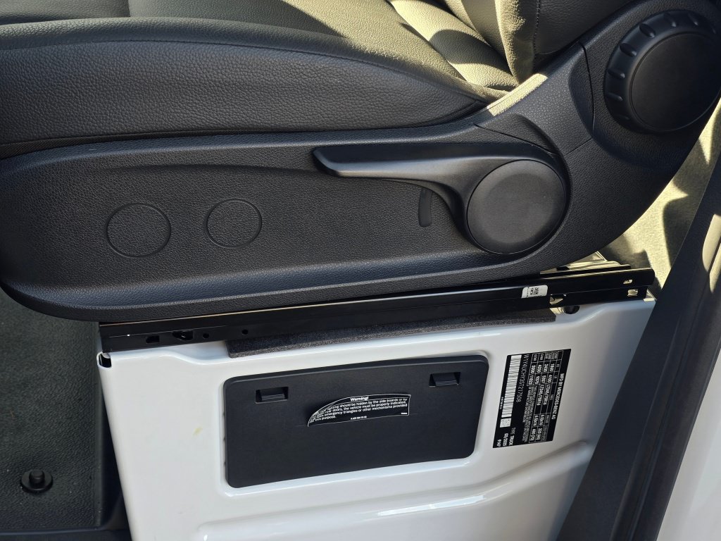 New 2025 Mercedes-Benz eSprinter 170 Cargo image 30