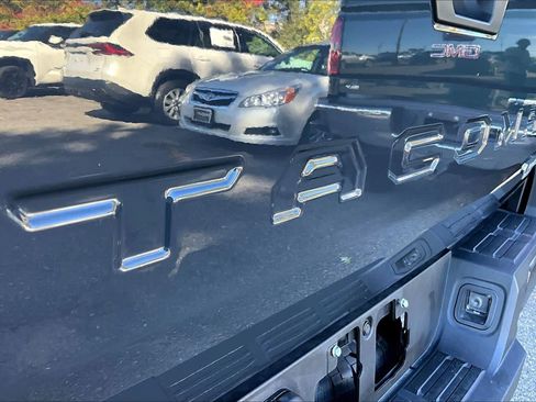 Used 2025 Toyota Tacoma TRD Off-Road image 9