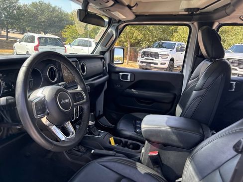 Used 2023 Jeep Wrangler Unlimited Sahara AWD/4WD image 19