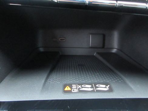 New 2026 Chevrolet Traverse LT w/ LPO, Floor Liner Package image 28