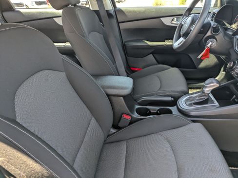 Certified 2024 Kia Forte LXS FWD image 11