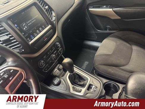 Used 2017 Jeep Cherokee Latitude image 15