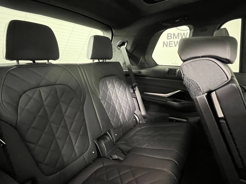 Used 2027 BMW X7 xDrive40i w/ Executive Package AWD/4WD image 24