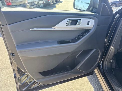 Used 2026 Ford Explorer Active AWD/4WD image 19