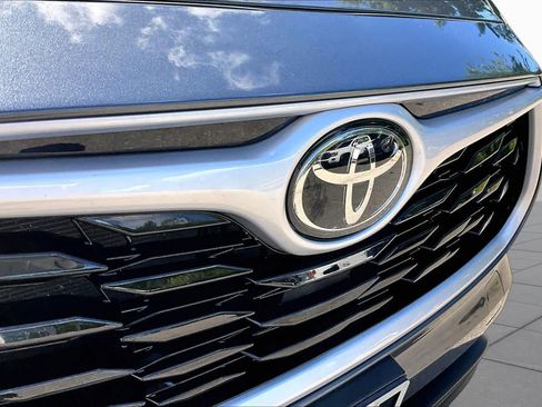 Used 2023 Toyota Highlander XLE AWD/4WD image 29