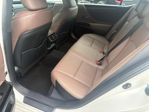 Used 2024 Lexus ES 350 w/ Technology Package FWD image 4